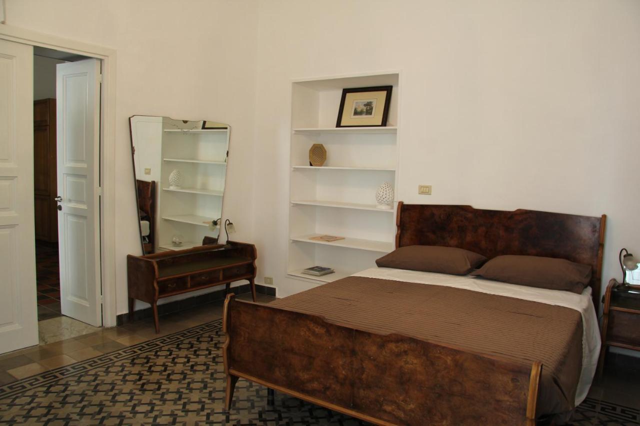 Casa Vacanza Icaros, Ortigia Hictoric Center, 200 Mt From The Beach Syracuse ภายนอก รูปภาพ