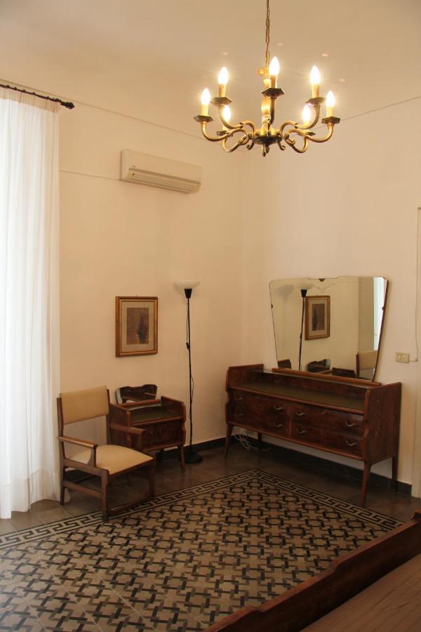 Casa Vacanza Icaros, Ortigia Hictoric Center, 200 Mt From The Beach Syracuse ภายนอก รูปภาพ