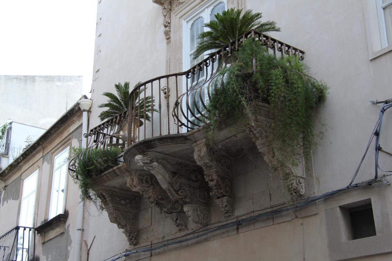Casa Vacanza Icaros, Ortigia Hictoric Center, 200 Mt From The Beach Syracuse ภายนอก รูปภาพ