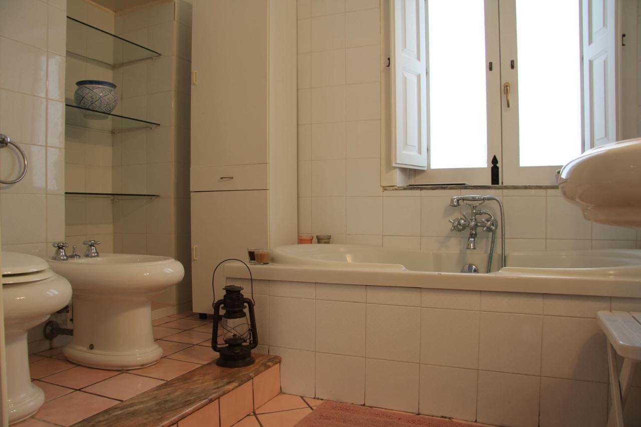 Casa Vacanza Icaros, Ortigia Hictoric Center, 200 Mt From The Beach Syracuse ภายนอก รูปภาพ