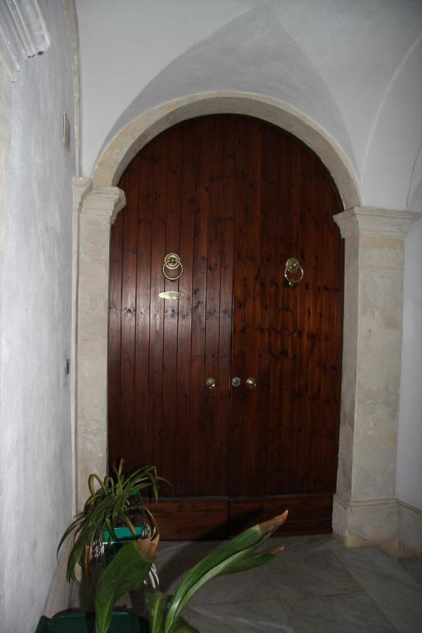 Casa Vacanza Icaros, Ortigia Hictoric Center, 200 Mt From The Beach Syracuse ภายนอก รูปภาพ