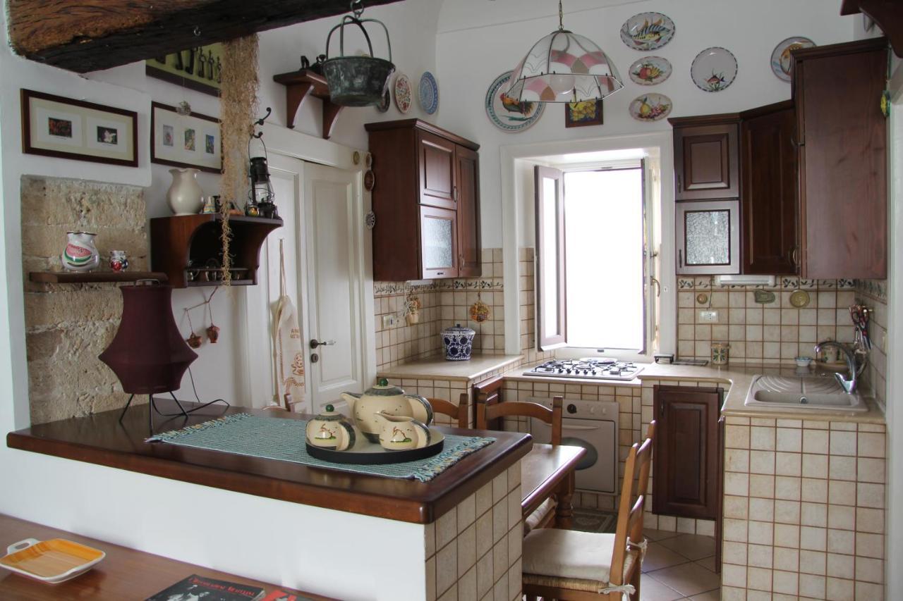 Casa Vacanza Icaros, Ortigia Hictoric Center, 200 Mt From The Beach Syracuse ภายนอก รูปภาพ