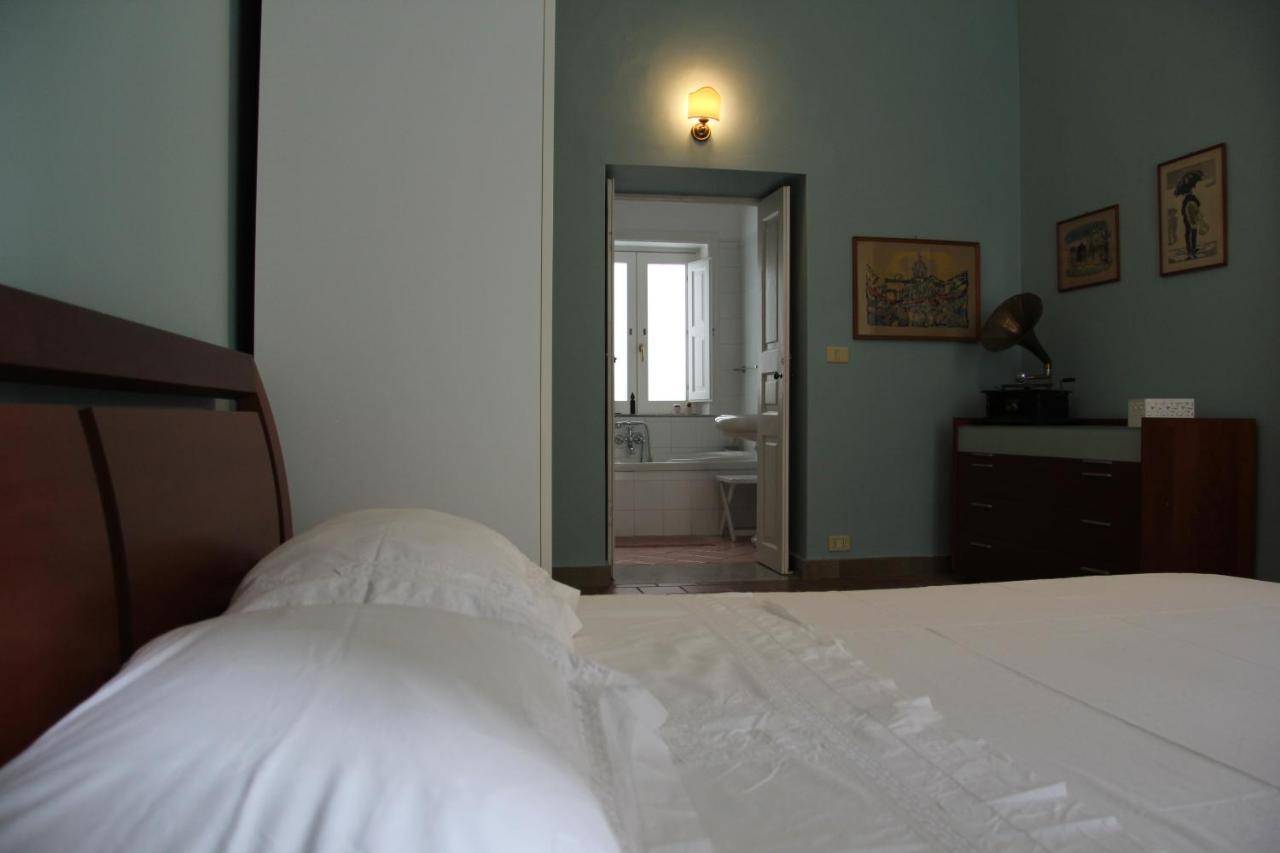 Casa Vacanza Icaros, Ortigia Hictoric Center, 200 Mt From The Beach Syracuse ภายนอก รูปภาพ