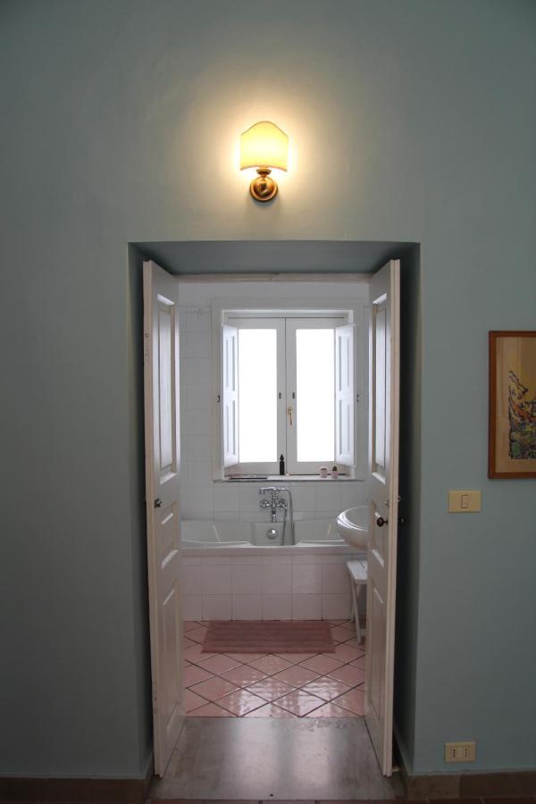 Casa Vacanza Icaros, Ortigia Hictoric Center, 200 Mt From The Beach Syracuse ภายนอก รูปภาพ