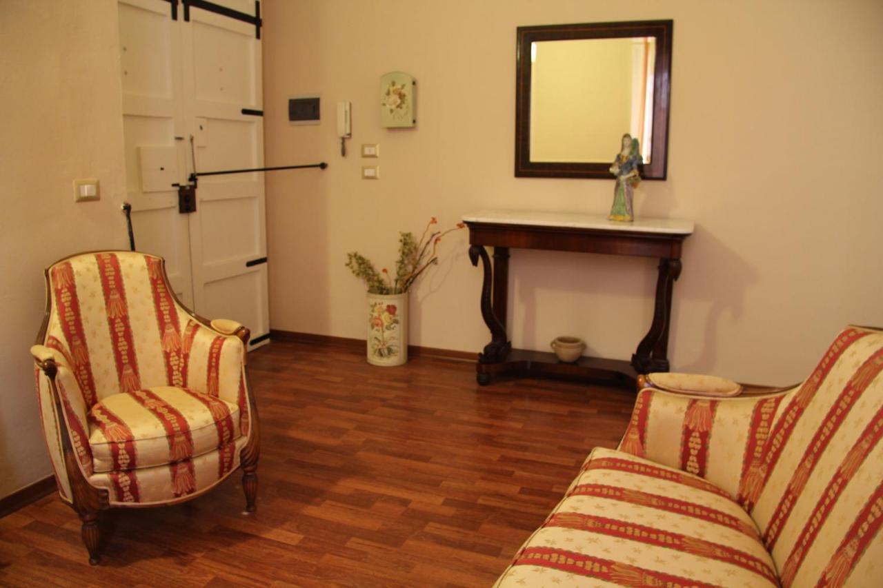 Casa Vacanza Icaros, Ortigia Hictoric Center, 200 Mt From The Beach Syracuse ภายนอก รูปภาพ